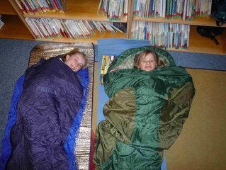 5. 4. 2013 - Noc s Andersenem - děti nocují v knihovně 